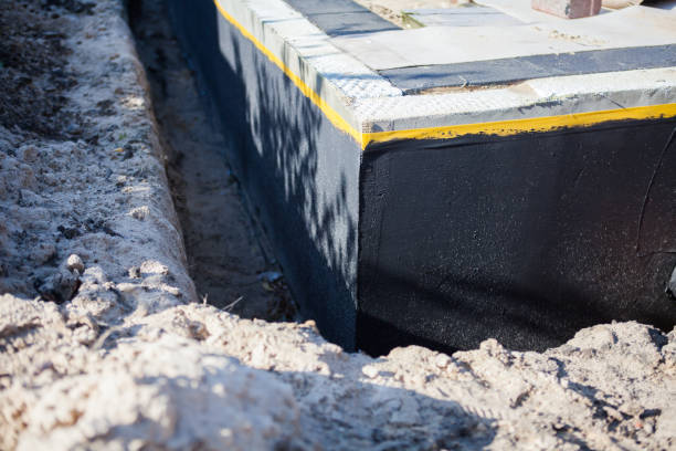 Flood containment and hydraulic sealing in Six Lakes, MI
